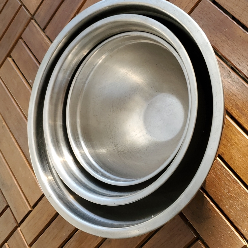 3 aluminum mixing bowls